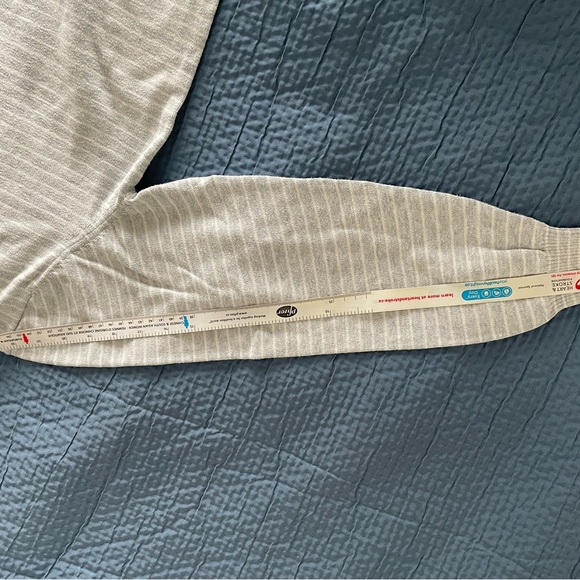 American Eagle men’s sweatshirt, medium, grey with white stripes. - Picture 5 of 6